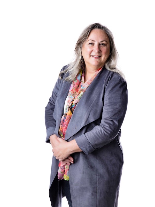 Professional-Headshot_Wende Professional-Headshot_Wende